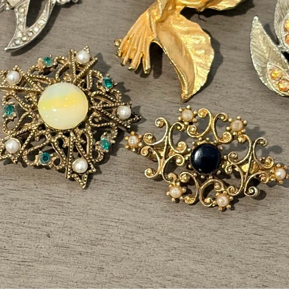 8 Vintage and Contemporary Brooch Set with Gold and Silver Accents rhinestones - Picture 3 of 8